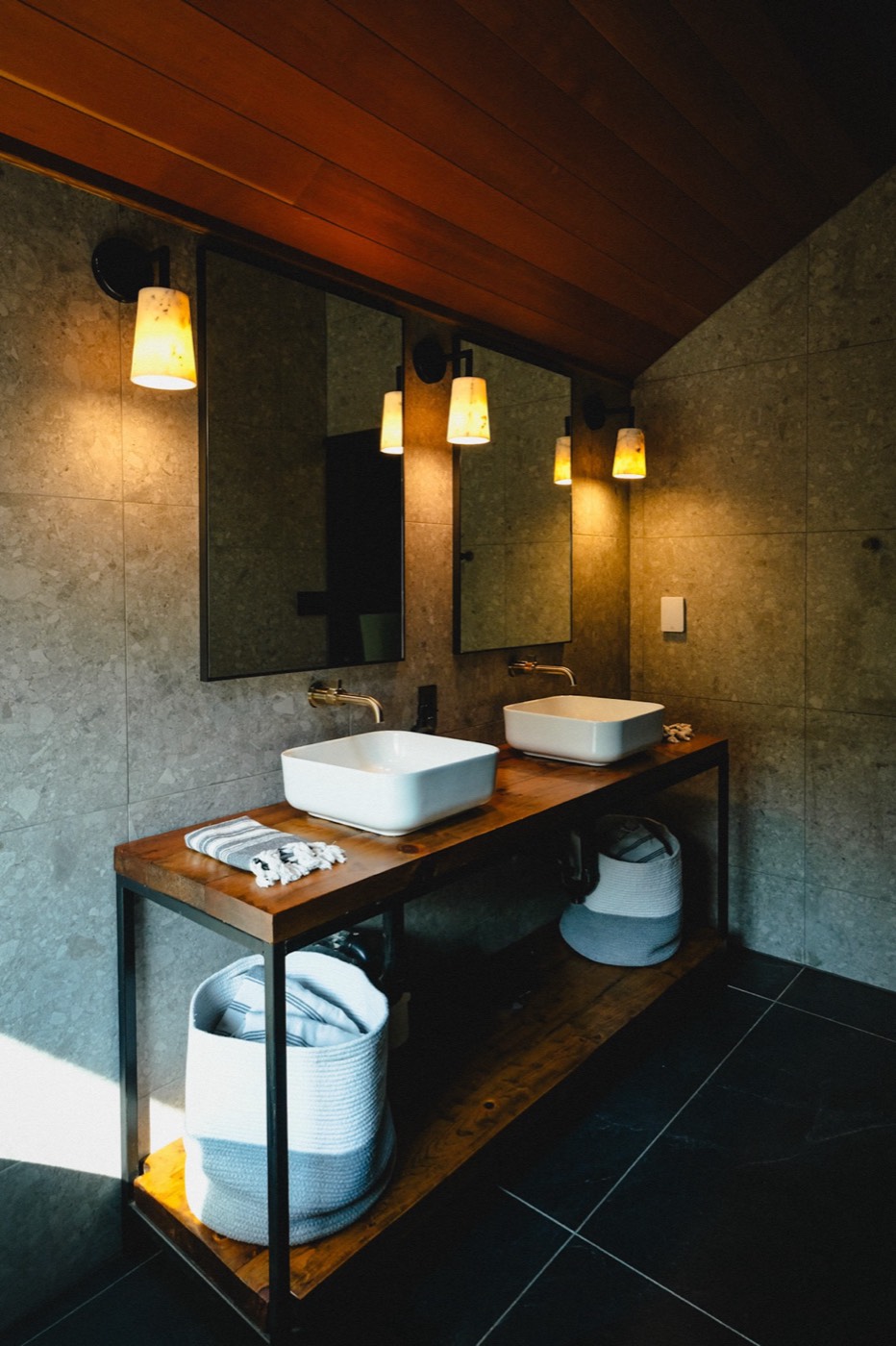 Black Oak Lodge lakefront view from Canoe Lake